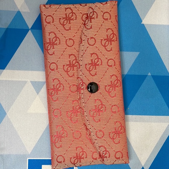 Guess Wallets - Picture 2 of 10